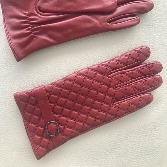 Faux leather gloves - Picture 1 of 3